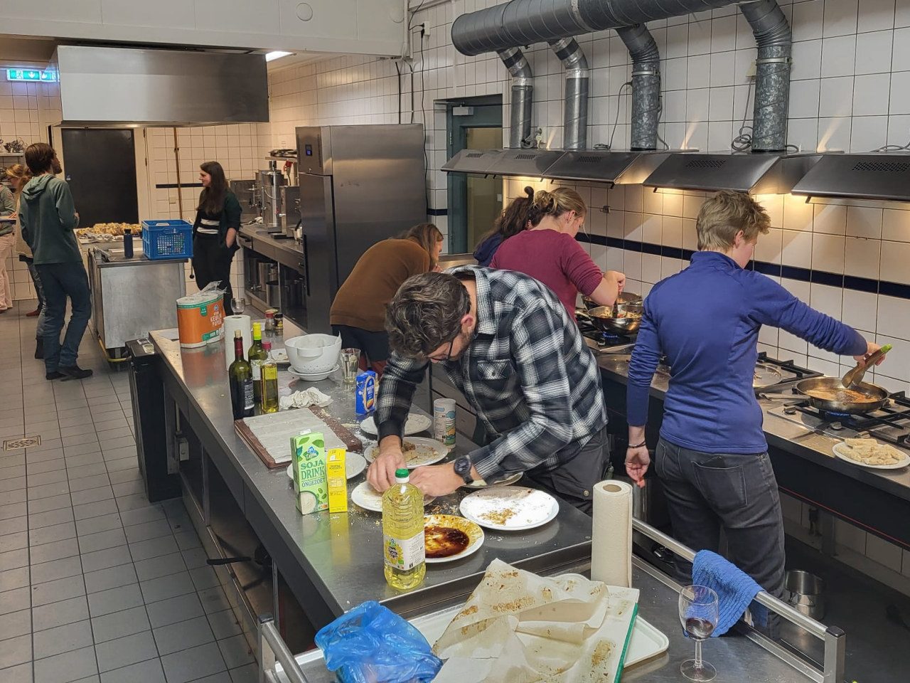 Met zijn allen zorgen voor het avondeten